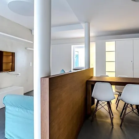 Historic Town Modern Apartment *